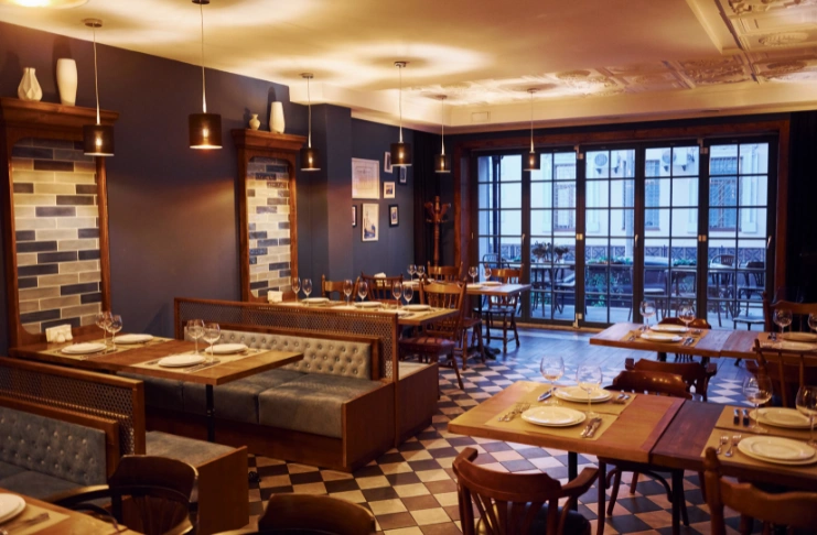 Explore how to franchise a restaurant