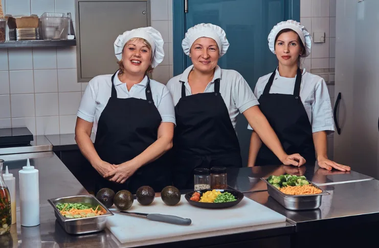 Learn how the right team and equipments can take your cloud kitchen's success to the next level