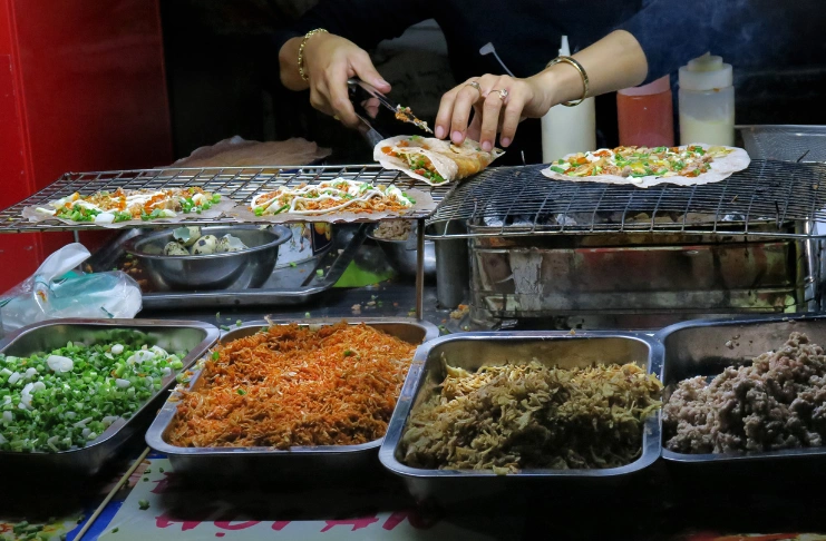 Menu and equipment choice of food cart vs food truck