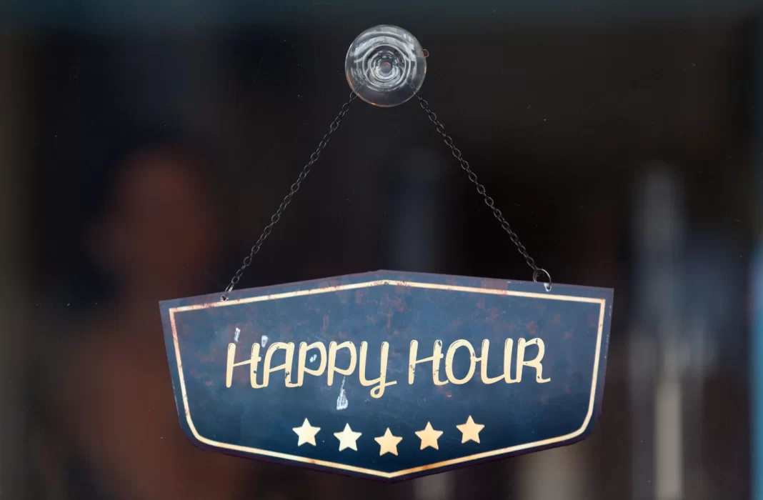 Happy Hour Strategies for Bars: Boost Sales & Attract More Customers