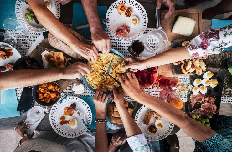 How to Open a Restaurant in London: Decide on the marketing strategy