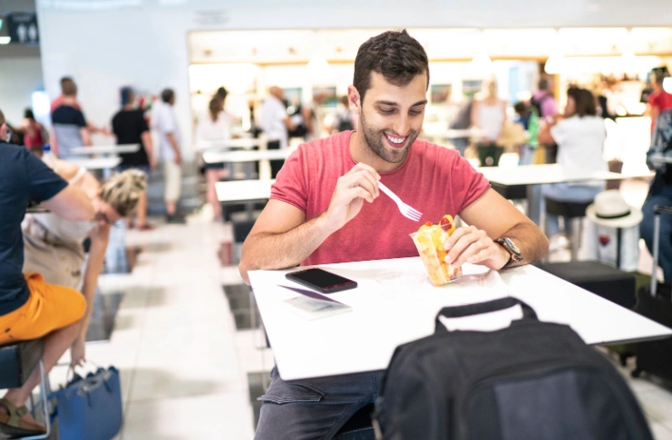 What Role Does Technology Play in Modern Airport Dining?