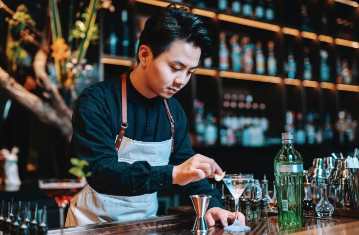 How to train bar staff: Building Essential Foundation Skills