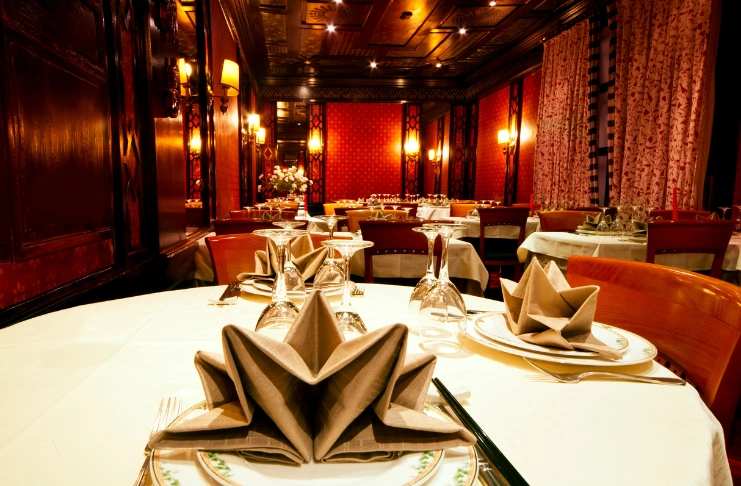 Restaurant brand with colors: Using red to boost restaurant sales