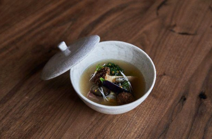 The mingling pot - signature dish at Mingles, Seoul