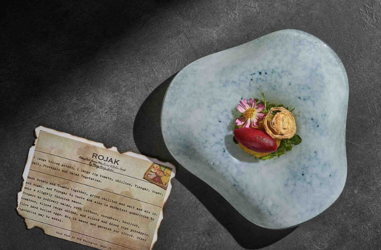Labyrinth displaying Singapore's forgotten past through dishes