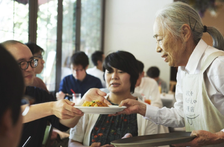 What happens inside the restaurant of mistaken orders