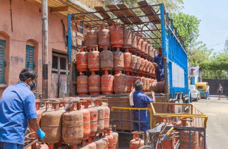 LPG Allocation Increased to 50% for Food and Hospitality Sector Amid Fuel Shortages in India
