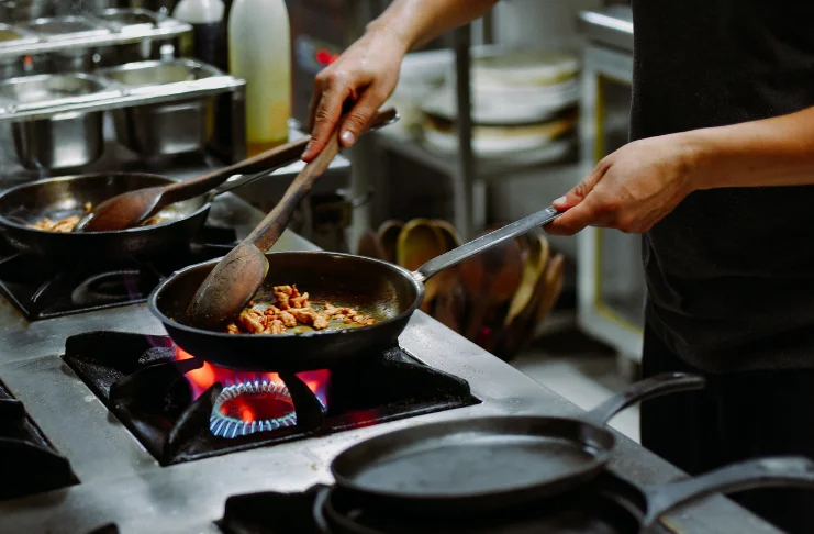 Cloud Kitchen vs. Dine-In Restaurant
