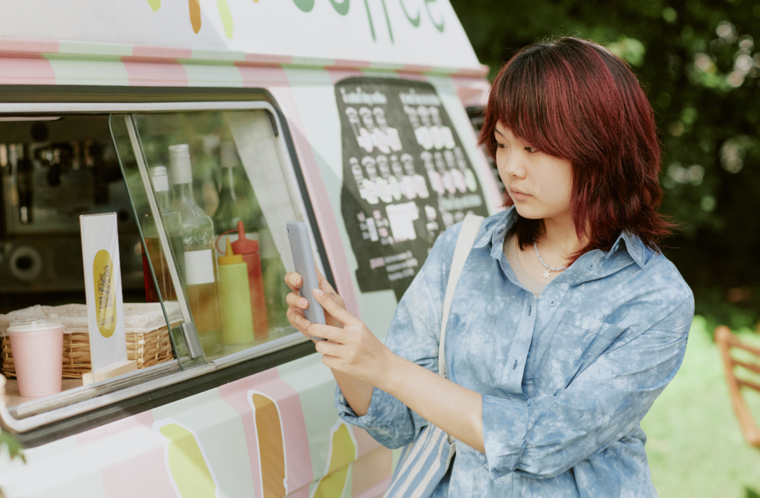 QR Code Ordering vs. Tableside Tablets vs. Kiosks: Which Restaurant Ordering System Wins? 