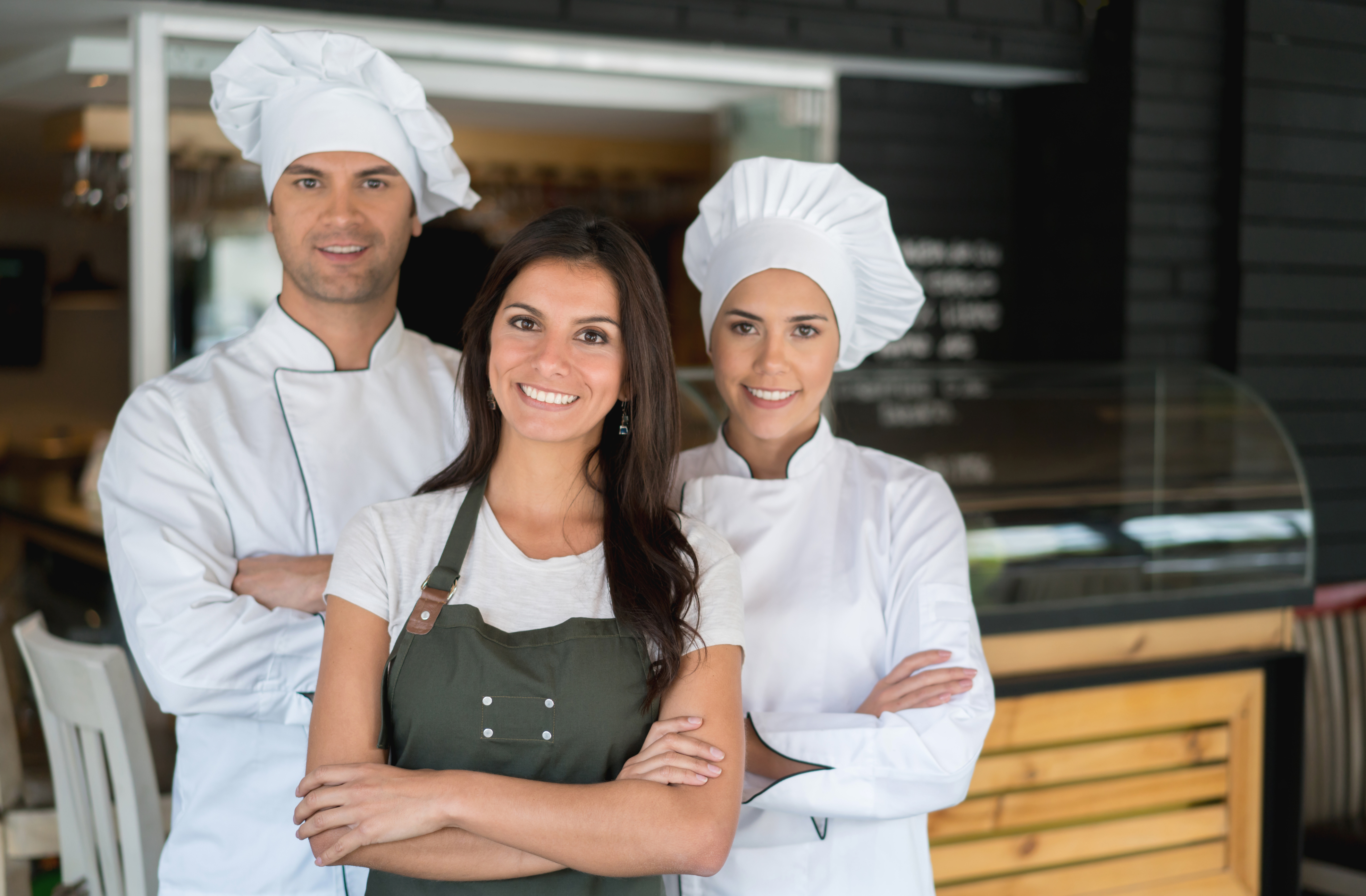 Restaurant Labor Cost Percentage: How to Calculate, Track & Optimize Labor Expenses