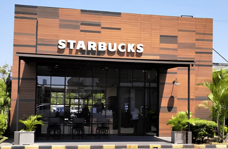 Starbucks Sales Accelerate as Turnaround Strategy Gains Momentum